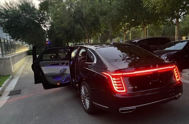 奥迪A4L|36万提红旗H9，一月后再开奥迪A6L，首批车主：差距明显！