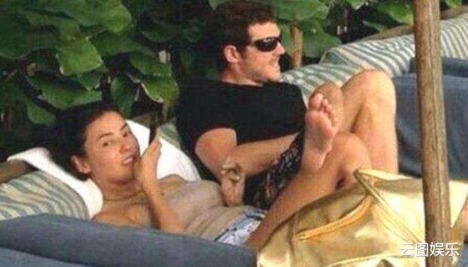 「张柏芝」张柏芝一家四口罕见同框,看到三儿子头发颜色,锁定生父身份?