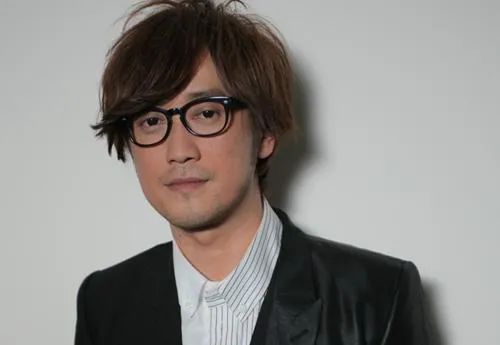 周传雄■暴瘦50斤，淡出华语乐坛，唱《黄昏》的那个周传雄，现在怎样了？