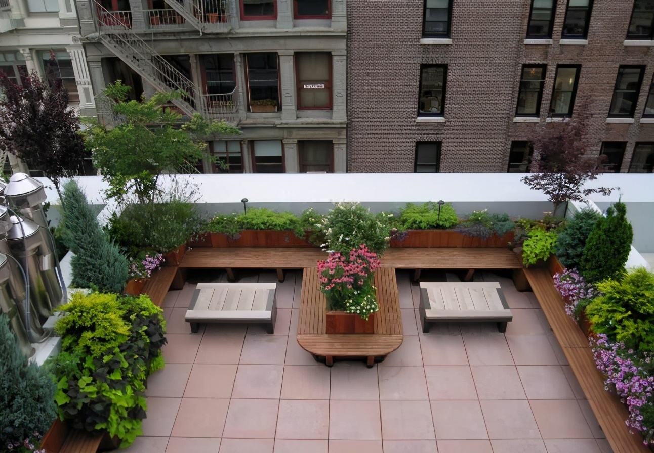 |没心眼老妈为一个露台买没人要的顶楼，花三个月改造，效果惊艳