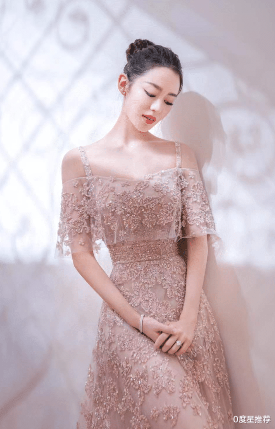 吉娜·爱丽丝|吉娜为何一直大浓妆?素颜照传遍全网,郎朗每天都怎么过的