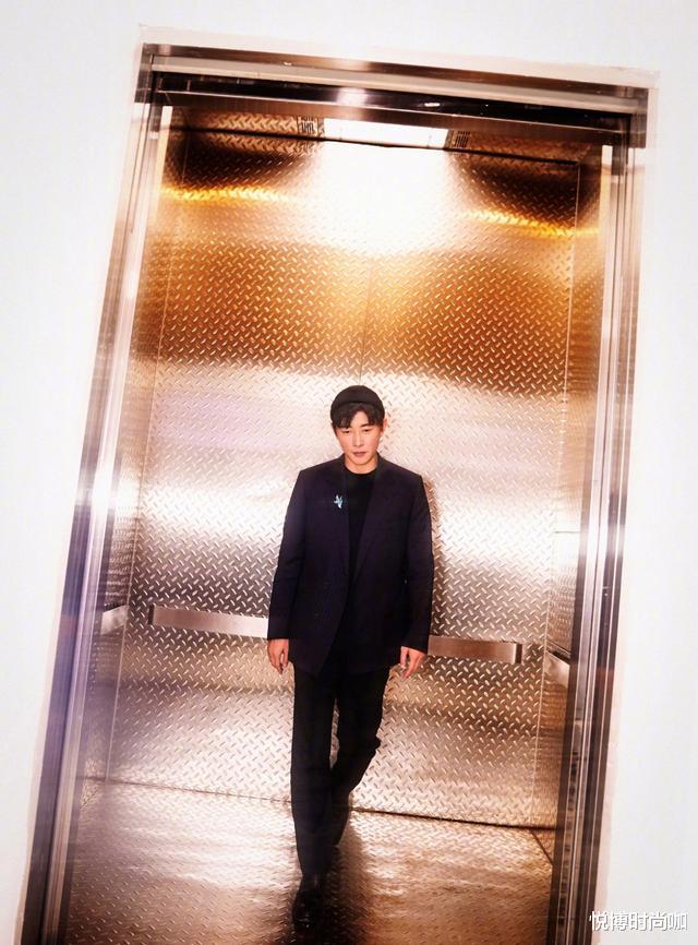 罗晋▲罗晋婚后更低调，黑色西装太禁欲，这么会撩，糖糖放心吗？