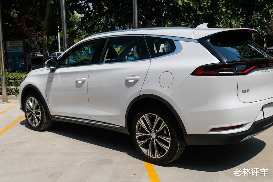 比亚迪唐|堪称最“厚道”的中型SUV!标配2.0T+LED大灯,仅12.99万迷倒一片