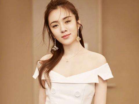 胡歌|她是公认的“吻霸”达人，曾把胡歌亲到反胃，张嘉译的嘴都被亲肿了