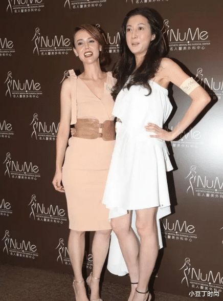 穿衣搭配|吴绮莉放开了终于美回来，穿橘色一字肩上衣配马尾，年轻又洋气