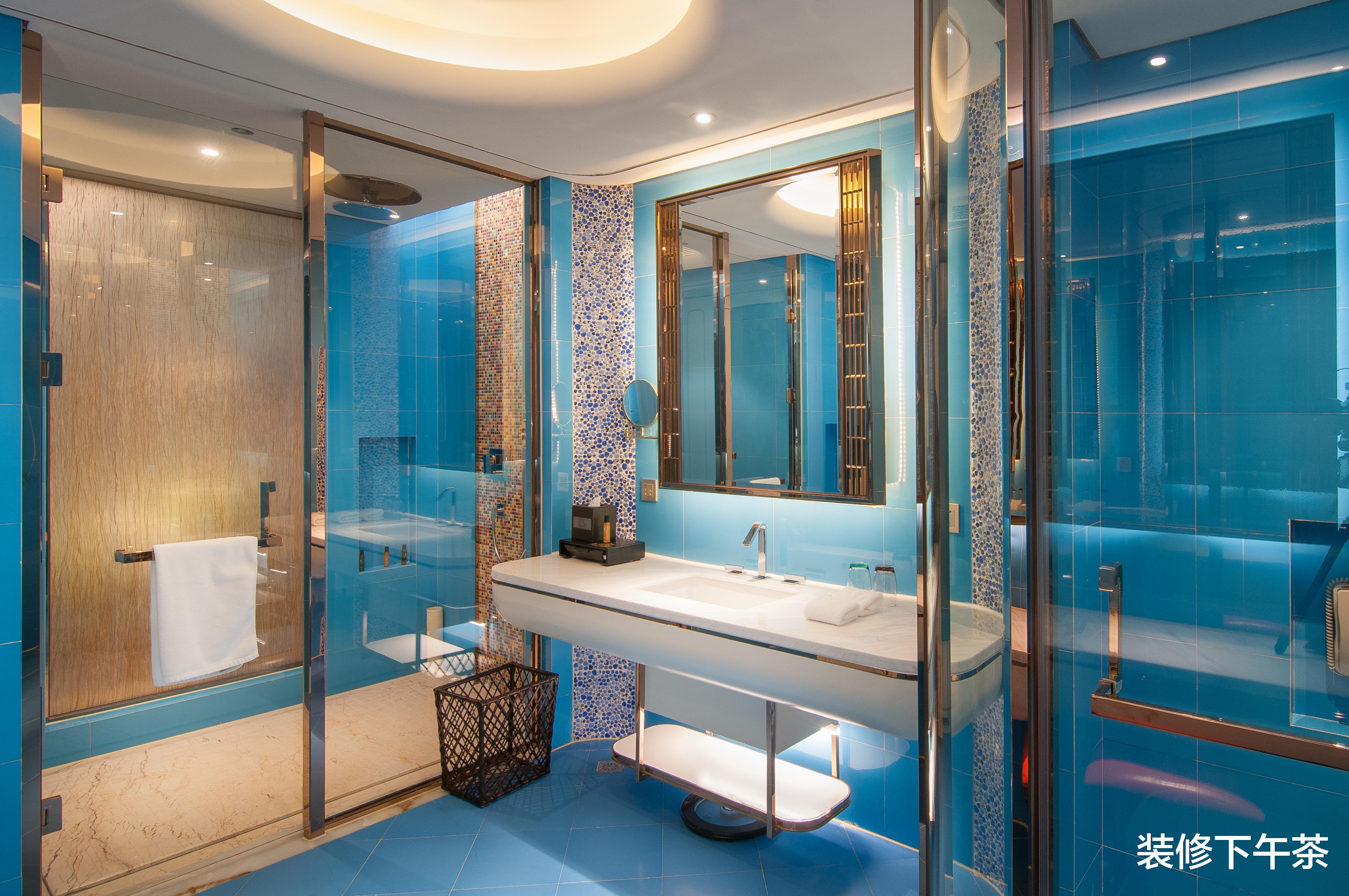 卫生间■老婆非在卫生间装“隐形门”，开始不同意，完事高兴了