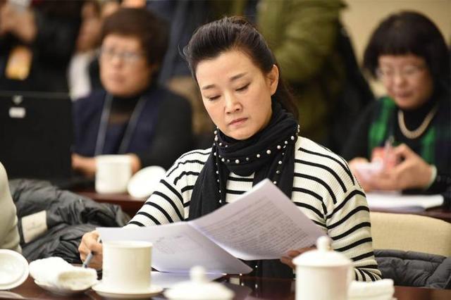 |53岁宋祖英“销声匿迹”多年，为何再也不出来唱歌，你知道吗