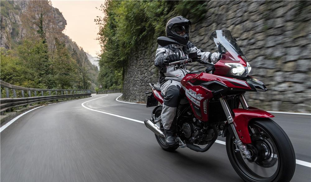 贝纳利|又一亲民摩托！单缸水冷249cc，高速100照样稳，均价仅2.0万