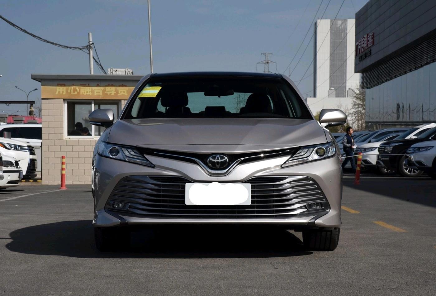 #丰田凯美瑞#凯美瑞2.0L豪华和2.5L豪华怎么选,差价2万,有必要上2.5L吗?