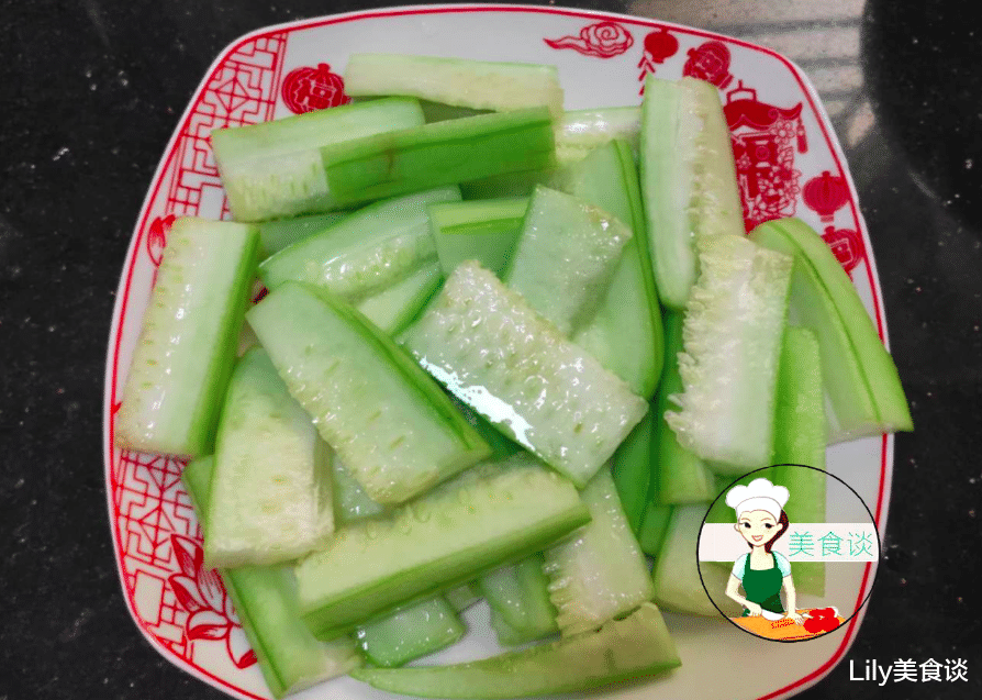 【食材】丝瓜和它是天生一对，蒸一蒸8分钟出锅，鲜到流口水，简单又营养