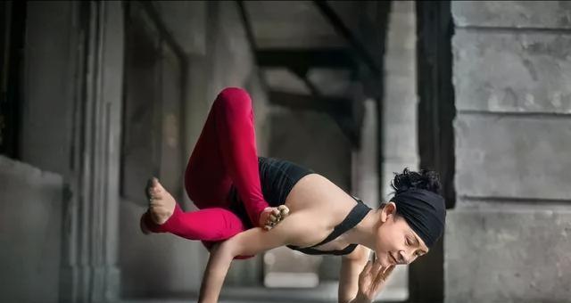 |中国最美瑜伽奶奶告诉你，练瑜伽60岁也依然可以做少女
