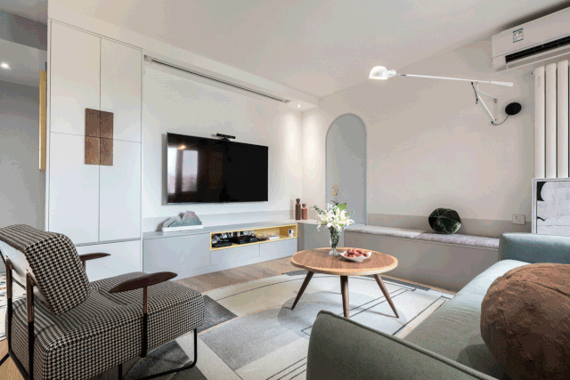 |越来越多人客厅不装吊顶了，现在流行这样装，省钱又大气