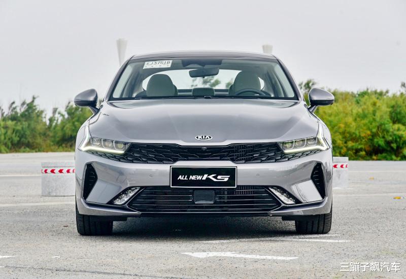 起亚K5|真没白等！B级合资车“包上牌”仅16万，比雅阁、凯美瑞有货！