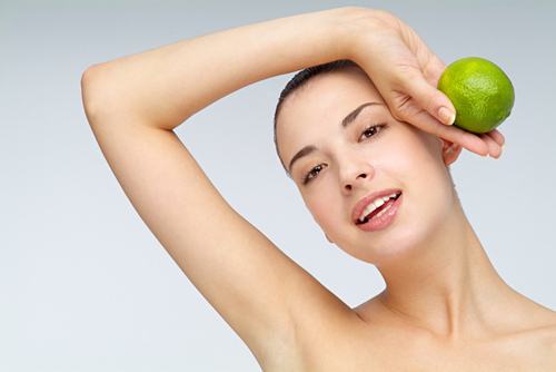 护肤■黄黑皮女孩自救经验来了，简单几招养出牛奶肌，告别皮肤暗沉毛孔粗大