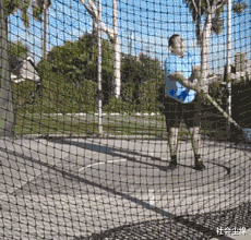 社会尘缘 姑娘，你怎么能亲那呢？看你男朋友都不乐意了？