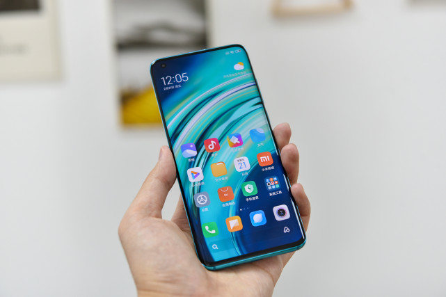 [小米科技]小米机皇也开始跳水？256G+90Hz+无线充电，还有一亿像素镜头！