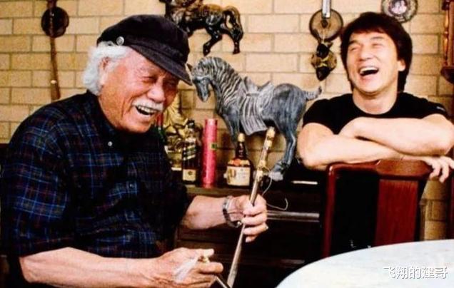 「成龙」2013年，成龙回安徽认祖，在同父异母的穷大哥家只逗留了10多分钟