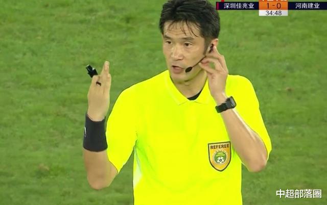 佳兆业|继傅明后，中超又一主裁引争议！直接出红牌，不看VAR就罚下球员