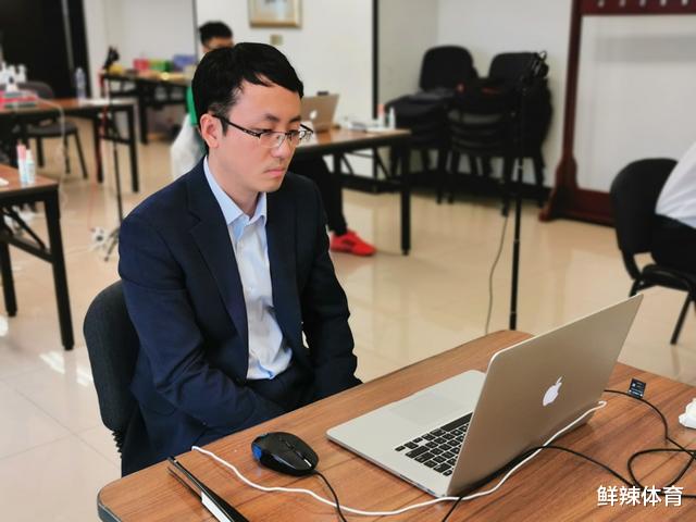 芈昱廷|春兰杯首轮：时越芈昱廷脆败出局 连笑许嘉阳携手晋级16强