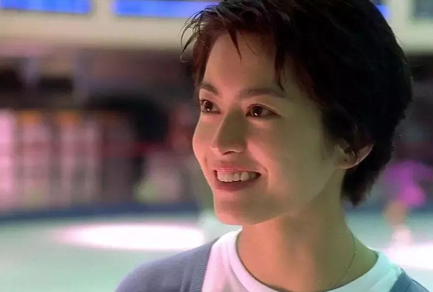 林青霞|什么样的脸能扛得住短发？看巅峰时期的港星，林青霞也排不到前三