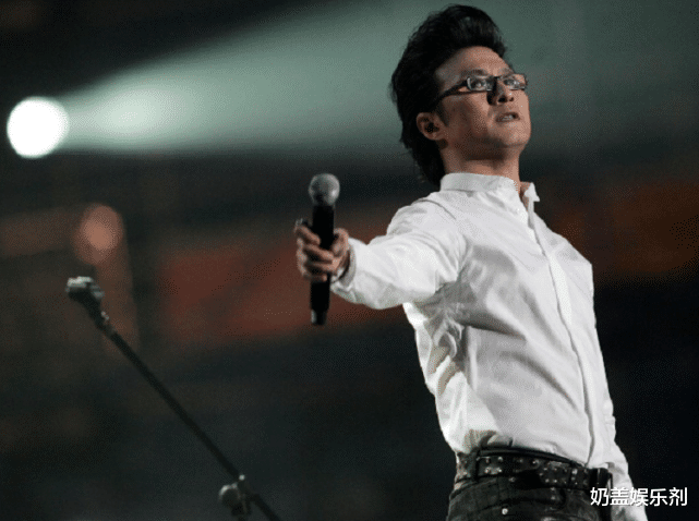 鲸鱼|汪峰气场全开，换了新发型像变个人，网友：我还以为是周杰呢