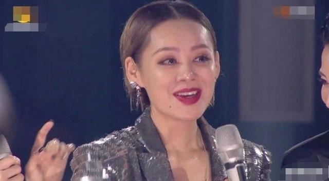 [张雨绮]《乘风破浪的姐姐》宁静送30位姐姐钻戒，从不戴碎钻张雨绮做法亮了！