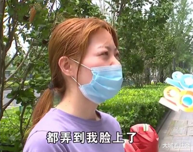 医院■她顾着拍照发朋友圈，离烤鱼太近被油喷到，要求老板给3000元补偿