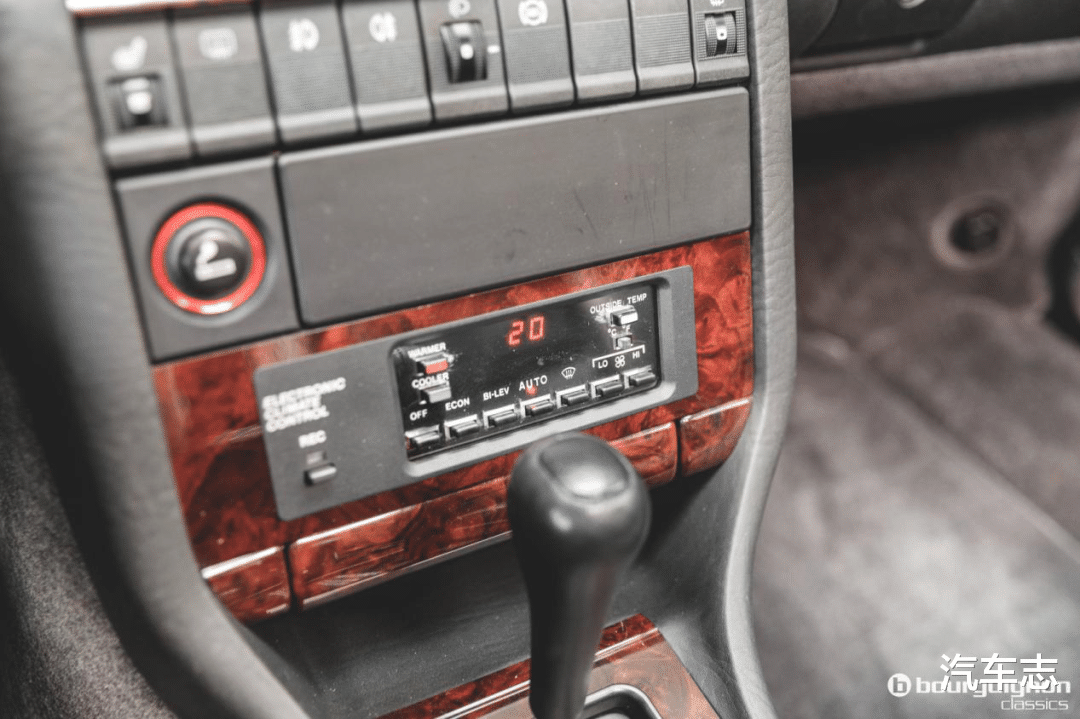 「思域」30年前的破“奥迪A8”现在还能换一辆新款A8？真不是开玩笑