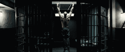 健身|4个健身动作很危险，特别容易受伤，不要轻易去做！