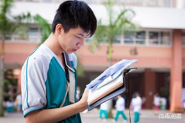 @农村学生考上二本大学后心灰意冷，家长的一席话，让他如释重负