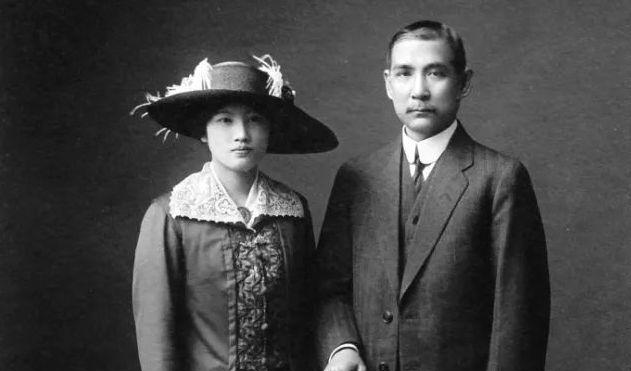 齐国|宋庆龄逝世没有葬入中山陵，是因为她已经再婚？身不由己才是关键