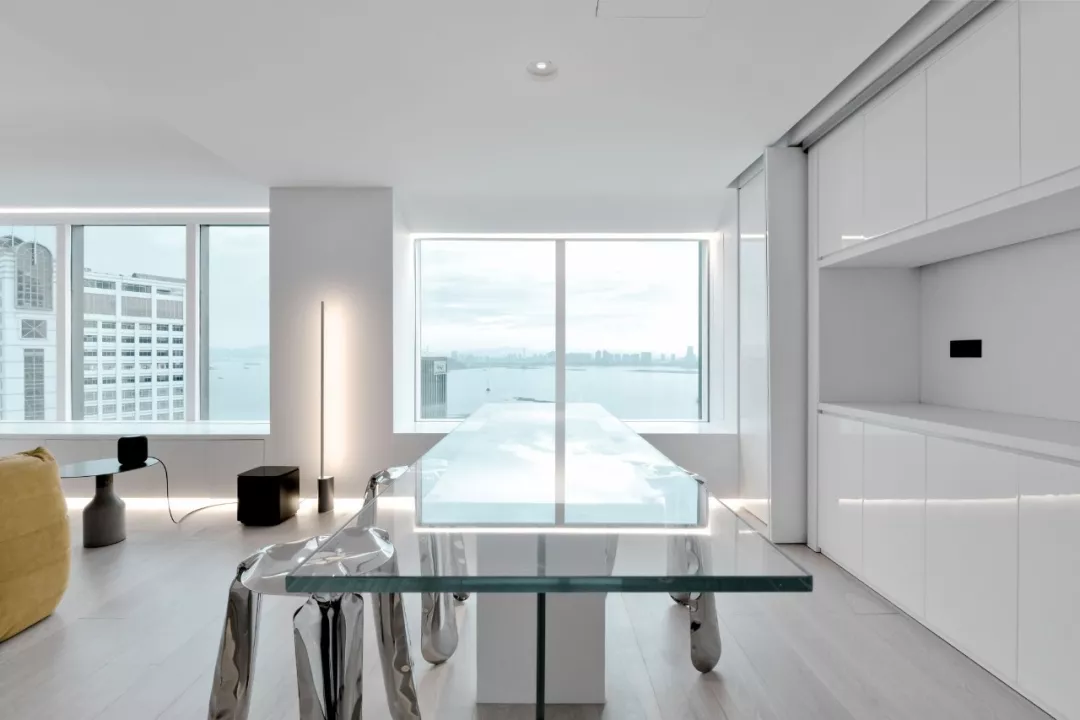 洁癖小哥的200㎡独居豪宅：智能控制家里一切，连狗都是电子的