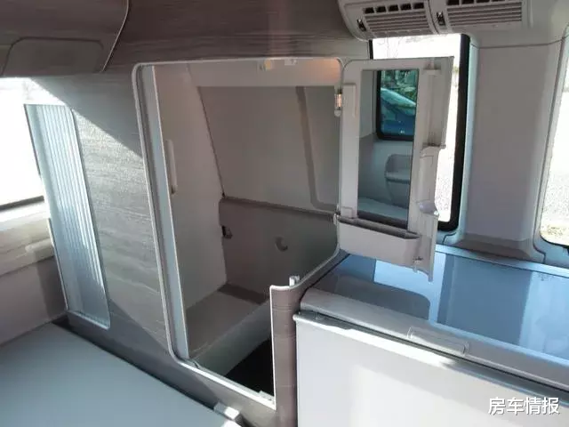 「房车」国内十分少见的大众升顶房车，上下两张床能住4人，带4驱油耗10L