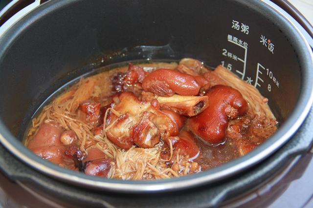 猪蹄|45岁的姑姑看着像25，天天吃这种“天然的阿胶”，补虚还嫩肤