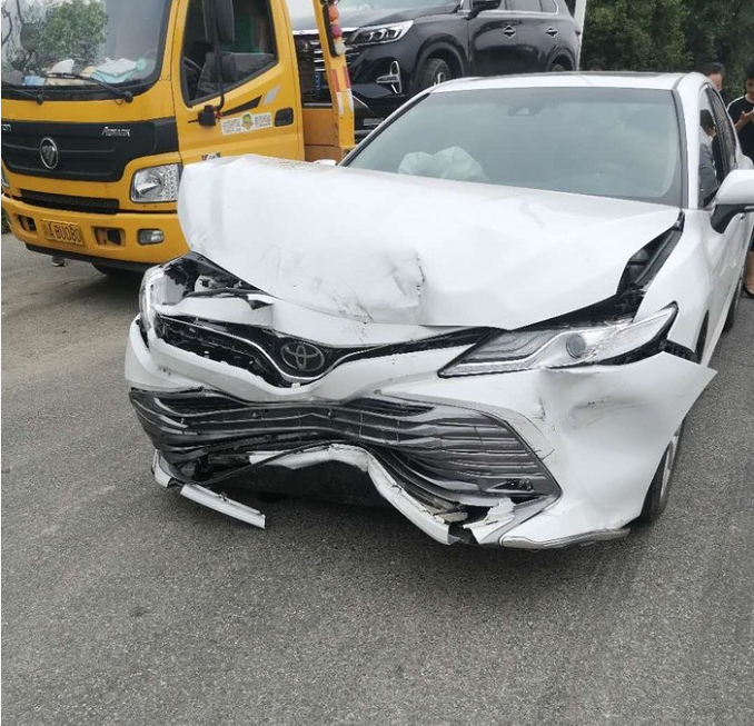 豐田凱美瑞和傳祺GS4發生碰撞，定損後，網友：安全需要付出代價-圖4