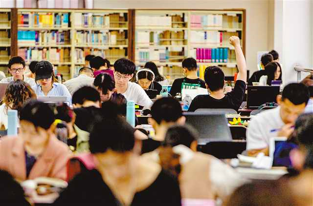 大学|大学“很费脑”的3个专业，挂科却很容易，毕业后就业还一般