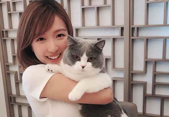 #还珠格格#李嘉诚次子28岁女友被曝衣服项链穿戴四年未变，难怪李泽楷爱她！