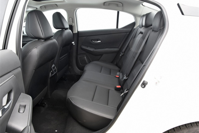 『日产轩逸』20年开不坏的家用王！国六机+CVT油耗4.9L，30天狂甩41470辆