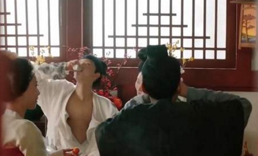 [焦俊艳]《无心法师》陈瑶敞开衣服是怎么拍的 看到幕后花絮, 网友忍不住都笑了