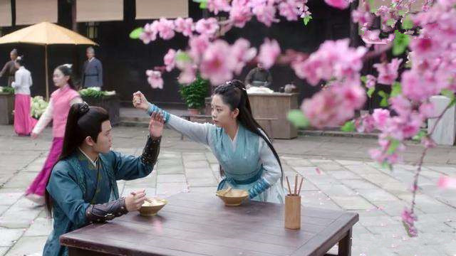 锦衣之下▲同为古装言情探案剧，《青簪行》吴亦凡比《锦衣之下》任嘉伦更值期待？