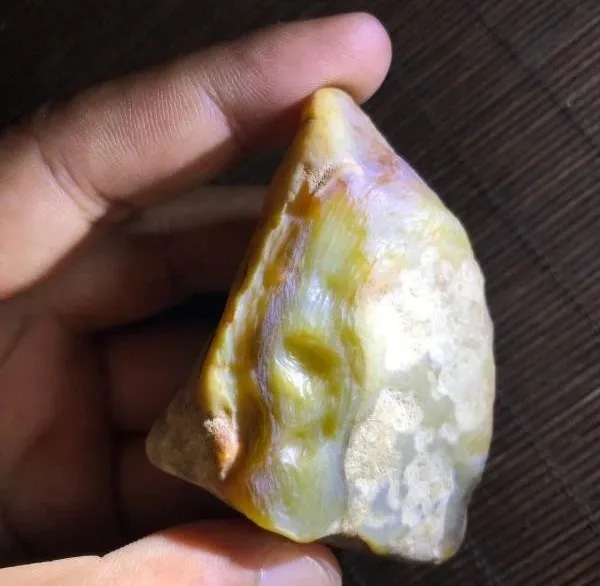 玉雕|品相普通的大马坎翡翠原石，看作品，玉雕师是如何发挥到极致！