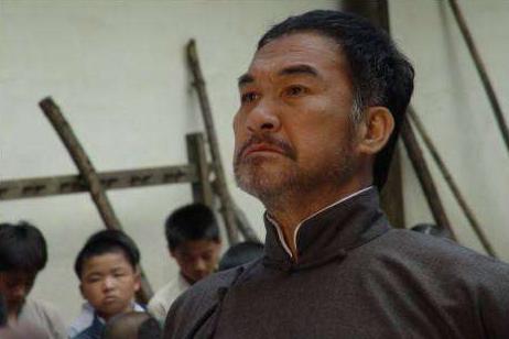[梁家仁]没有武术功底，却演了一生的武侠片，周星驰给这位演员跑过龙套