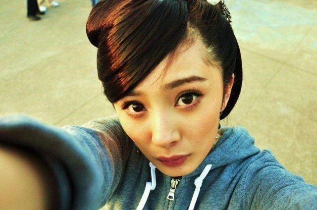 杨幂|杨幂大学宿舍有4人,3人已红得发紫,而最美的她却成了例外