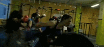 『俄罗斯队』俄罗斯女生有多猛？她22岁女扮男装打拳击赛，1年拿下9个冠军！