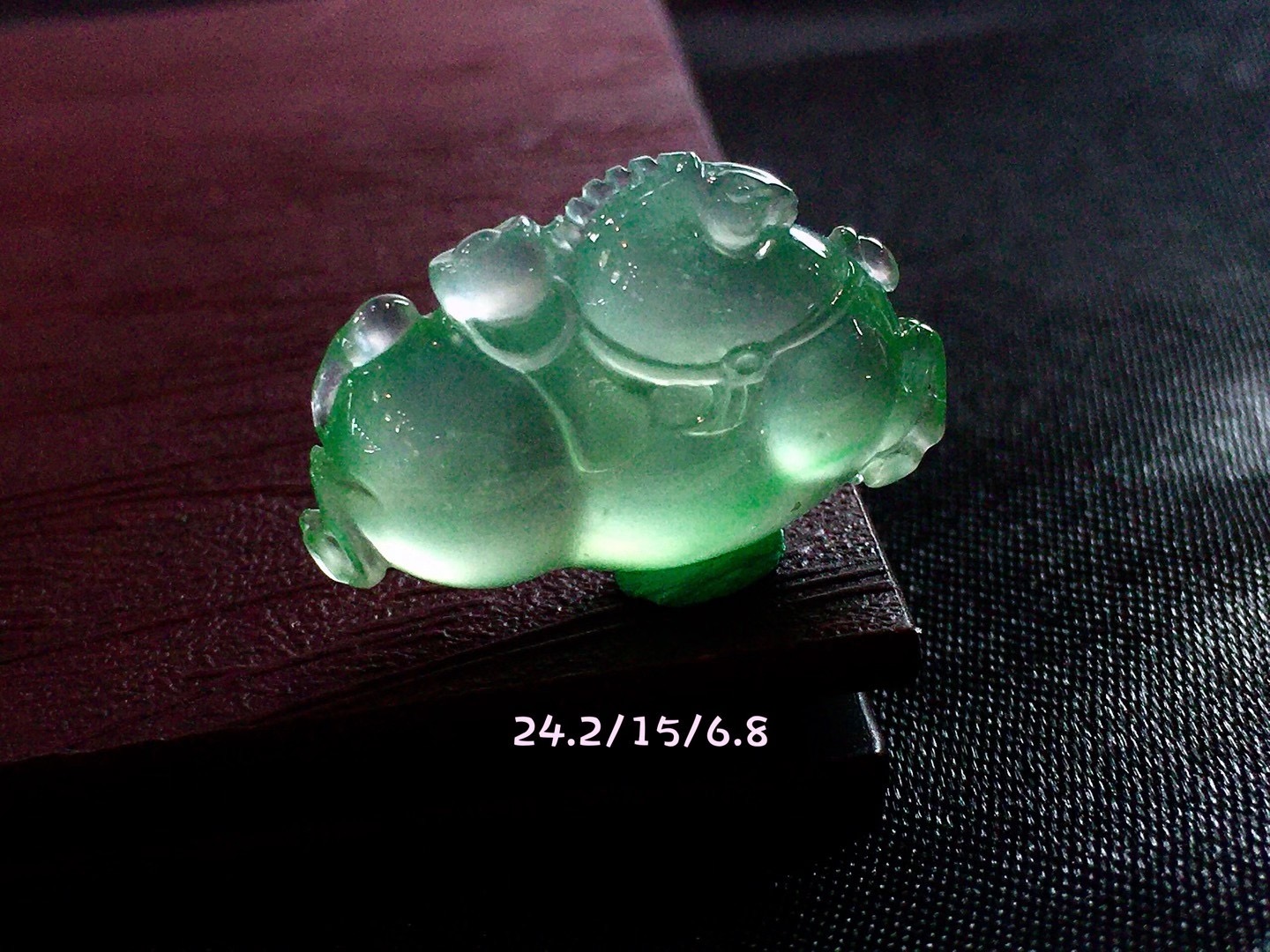 翡翠|翡翠冰晴绿马到成功\uD83C\uDF39\uD83C\uDF39冰透靓丽，立体美！