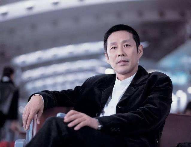 杨紫@不是谁都可以拍抗疫剧,看到演员名单:不是火就能演!