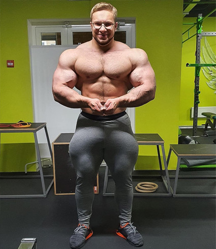 饮食|别人家的22岁，4年前还是一个弱鸡，如今却拥有世界顶级的身材