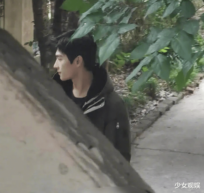 杨洋|杨洋来到复旦大学，学霸随手拍生图被传后，“生图如精修”没跑了