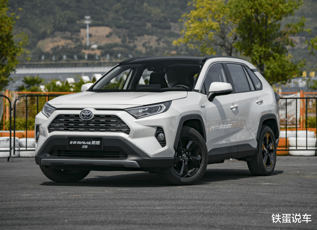 SUV|手握25万想买SUV，选豪华品牌低配，还是普通品牌高配