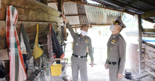 标题党▲村民见邻居房梁上挂着东西以为是稻草人，走近发现是邻居尸体